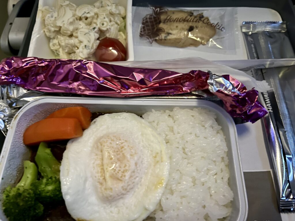 ハワイアン航空の機内食の夕食です。(日本→ハワイ)