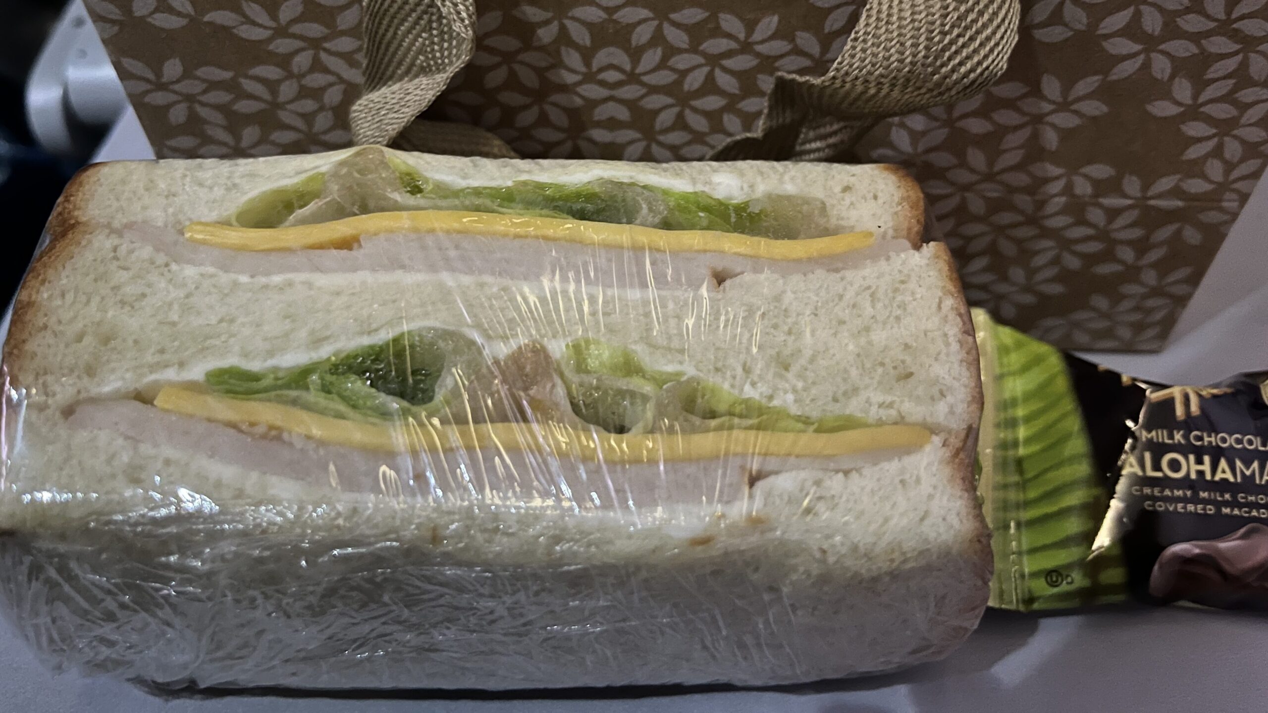 ハワイアン航空の夕食の機内食です。ハワイ→日本