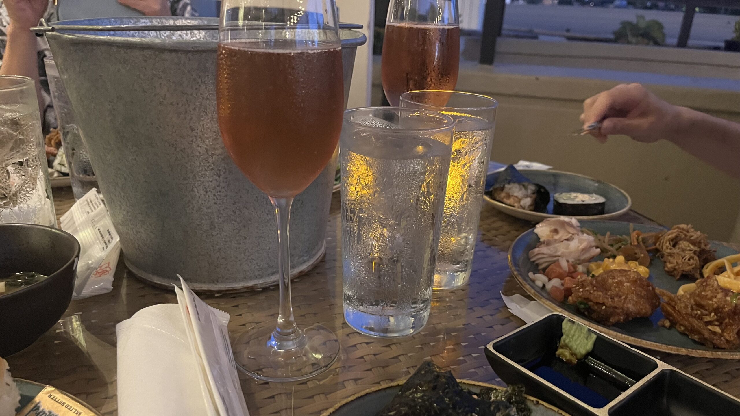 ハイアットリージェンシーワイキキビーチリゾート&スパで結婚祝いにいただけるスパークリングワインです。