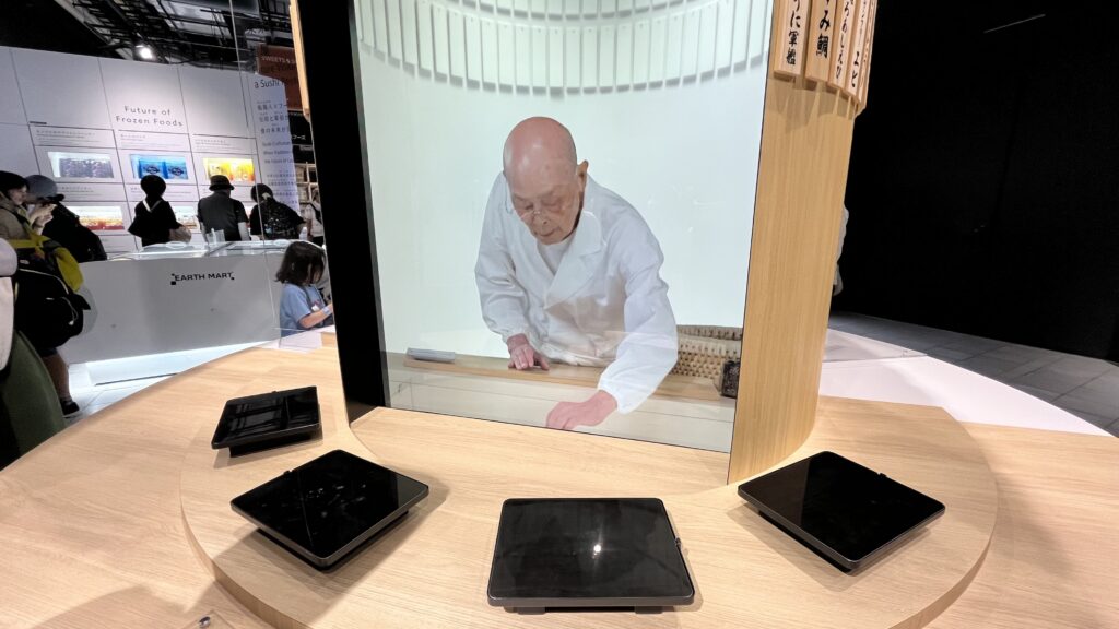 寿司職人が養殖魚を握っています。